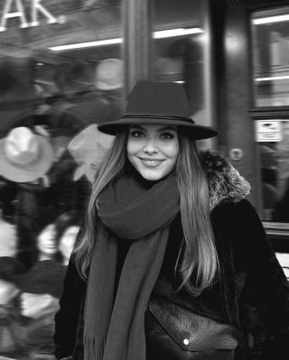 Nadčasová elegance, která nepodléhá sezónám. Italský klobouk P - 71123C je vyroben ze 100% vlny s voděodolnou úpravou a...